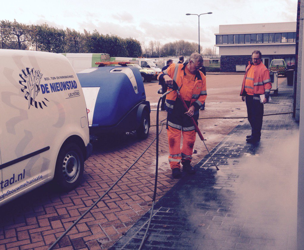 DeNieuwstadTenP's tweet photo. Gemeente @VolgDronten gaat voor #duurzaam #onkruidbeheer met de DiBO Weedkiller @DiBO_Cleaning https://t.co/76JtWChP8g