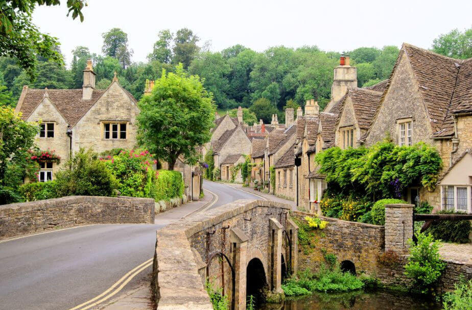 4 Amazing Tours and Tour Guides: 
manorcottages.co.uk/blog/guided-to…
<a href="/guideU/">Anne Bartlett</a> <a href="/Go_Cotswolds/">Go Cotswolds - Guided Tours</a> <a href="/cotswoldtours/">Cotswolds Adventures- Private Tours</a> <a href="/CotswoldJourney/">Cotswold Journeys</a>