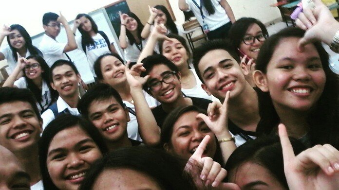 ASCAdDU's tweet photo. So much love in one picture 💙 Be with this bunch on Nov. 20-22!!!! #AYC2015 (c)@ginobelloperez https://t.co/KLtEml41Mm