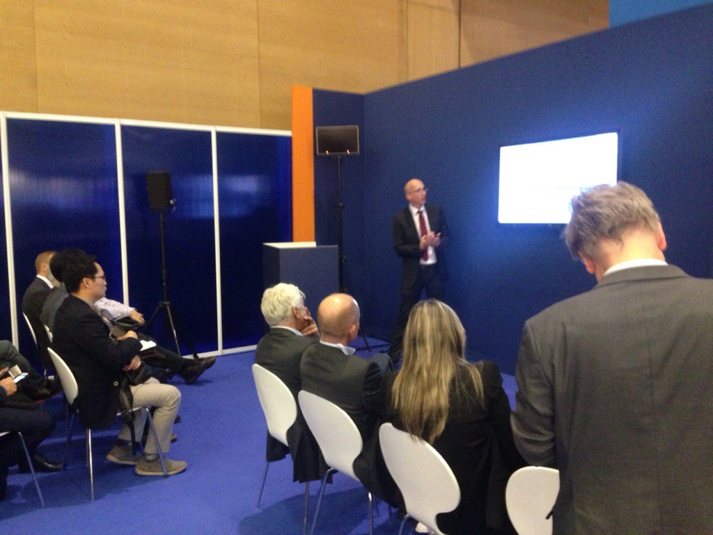 AgLa4D's tweet photo. Very interesting the presentation of #comos #walkinside in #gartnerSYM Industry40 #oilandgas #VirtualReality https://t.co/2RReSdf8W0