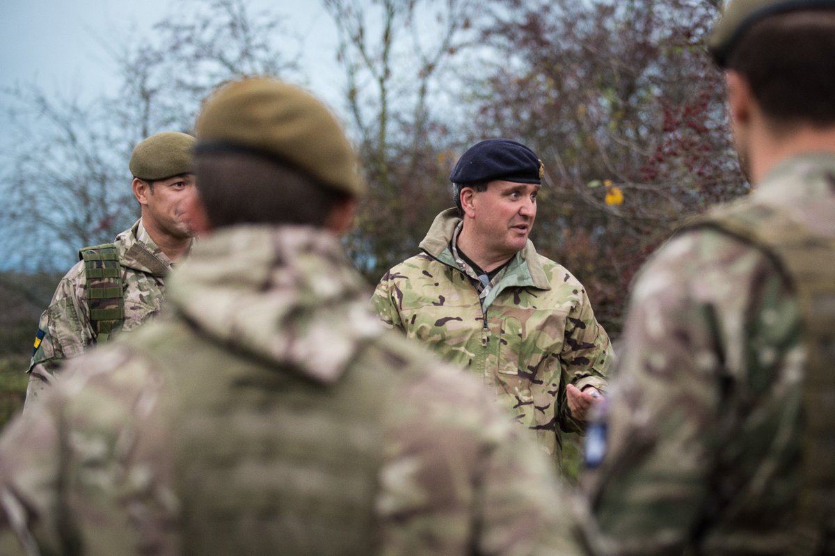 Comd Fd Army recently visited @TheIronFist spending time with @1PWRR where he arrived in style @BritishArmy @rhqpwrr