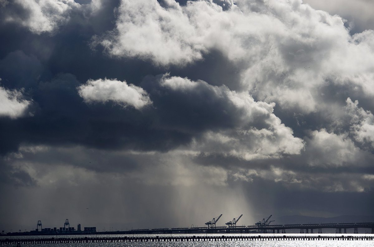 WIRED's tweet photo. California is finally getting rain. Now if it could just hold on to it: https://t.co/5hseiGcESX https://t.co/82IzD3UT2M