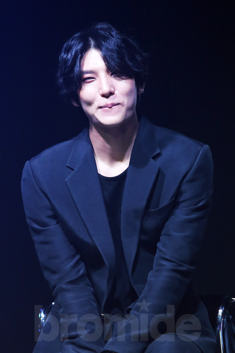 11월 10일, 빅스 정규 2집 <Chained Up>이 발매되었는데요! 이 날은 레오 님의 생일이었다고 해요. 브로마이드도 함께 축하드리며, 지난 10월호에 실린 쇼케이스 현장 미공개 사진을 공개합니다!