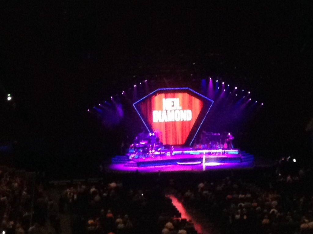 DIAMONDSTRUCK13's tweet photo. #TweetCaroline can't wait till it kicks off. Woo Hoo!! #diamondstruck https://t.co/s0MeAoGQxL