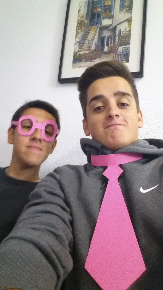Maikelman44's tweet photo. Nos vestimos de gala para celebrar el #Primeraniversario de @masprotocolo. ¡Felicidades! #SelfieCumpleMasprotocolo https://t.co/DCyDh2Oepe