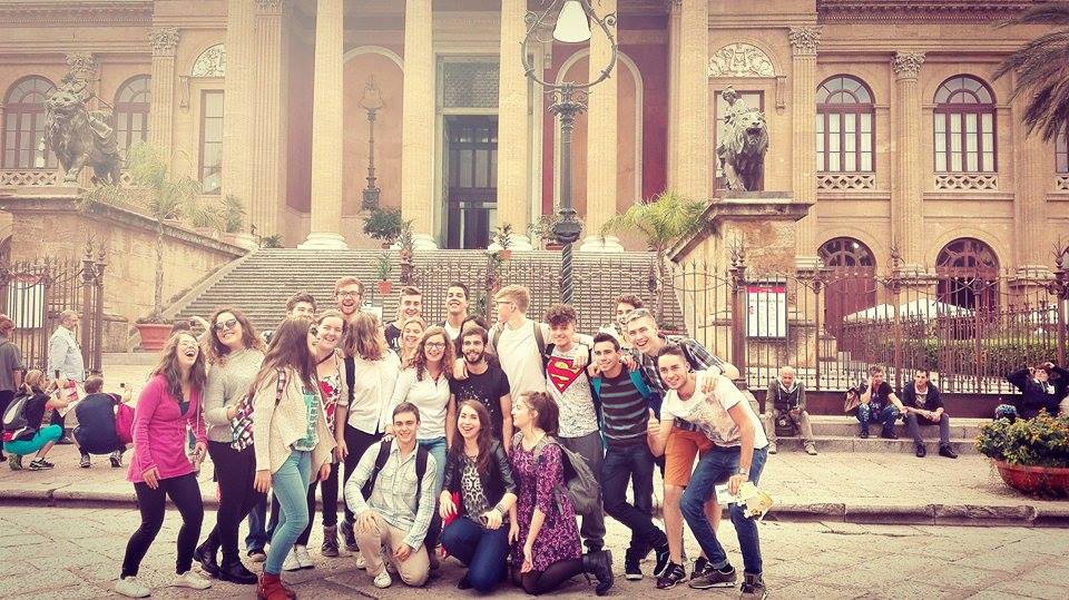 Amnestysicilia's tweet image. Domani dalle 17.30 tutti in piazza davanti il @teatromassimo per la mobilitazione #StopBullying: non mancate!