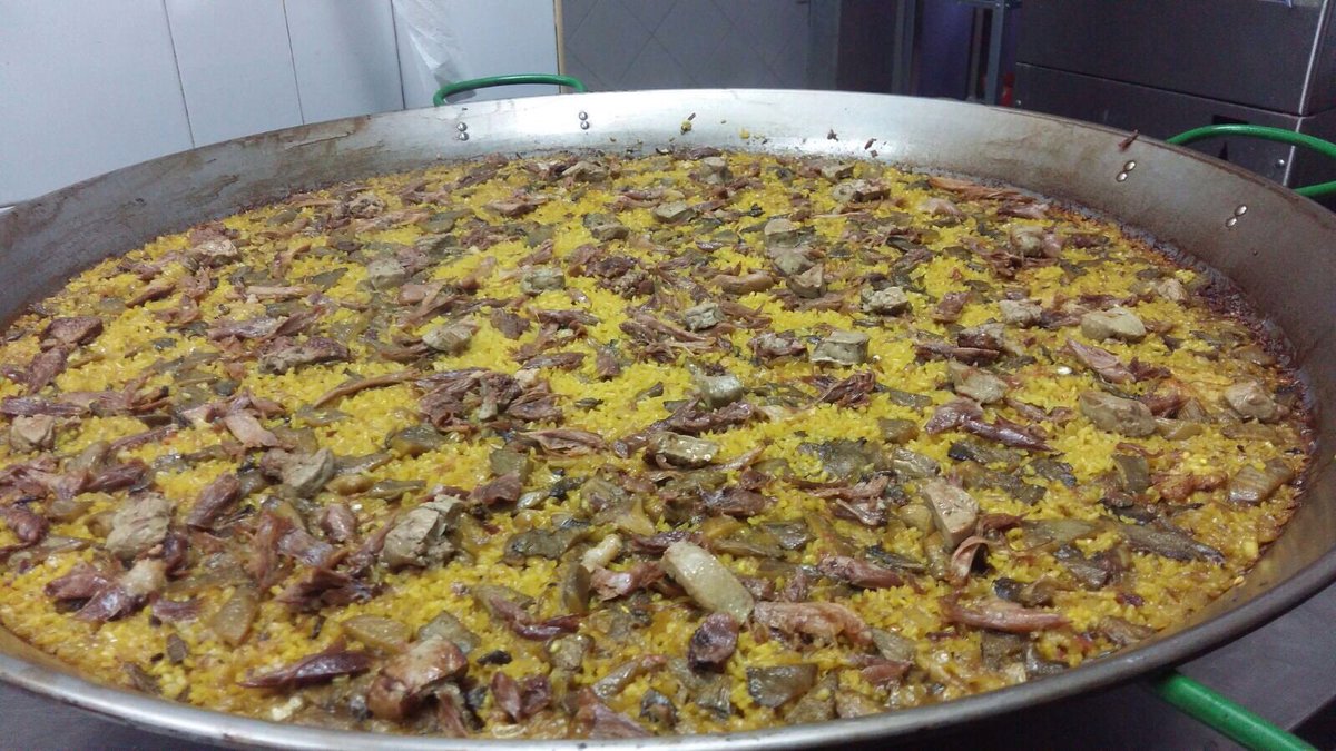 hoy arroz con pato y foie !!!!! #paella #valencia #españa #sarten #gaspachera #quemador <a href="/paellasvaello/">VAELLO LA VALENCIANA</a>