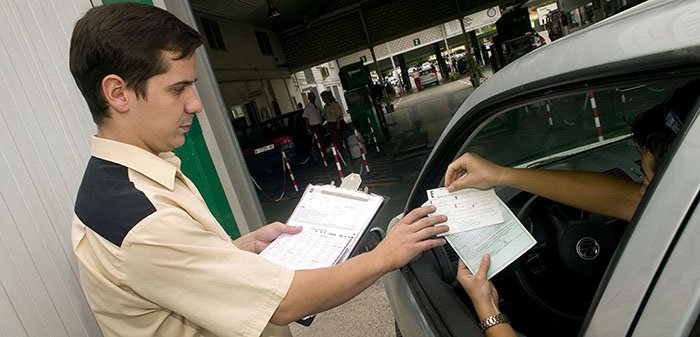 DGTes's tweet photo. A partir de hoy los camiones, furgonetas y coches nuevos tendrán tarjeta ITV electrónica https://t.co/0ytAODIWss https://t.co/fpk6QScOEF