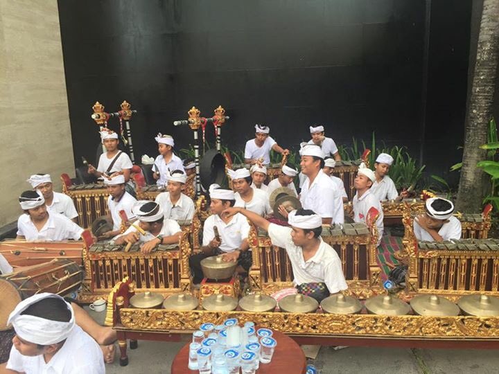 BPRLestari's tweet photo. Upacara pemelaspasan, mecaru gedung baru BPR Lestari Pusat dan piodalan Haru Raya Rambut Sedana https://t.co/bftiVzsiKE