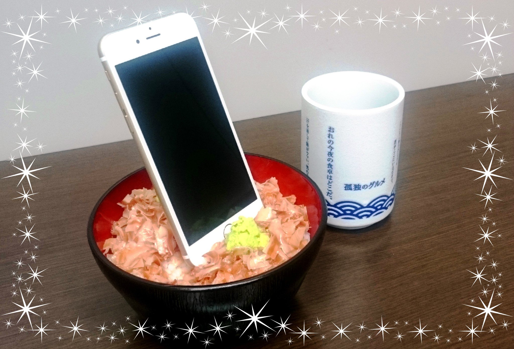 孤独のグルメ テレビ東京 ドラマ 孤独のグルメ今年のグッツは凄いぞ わさび丼のスマホスタンド 湯呑など 孤独のグルメ のオリジナルグッズ 続々登場 詳しくはこちらへ T Co Q95vbuelhl T Co Ndmn2lafma Twitter