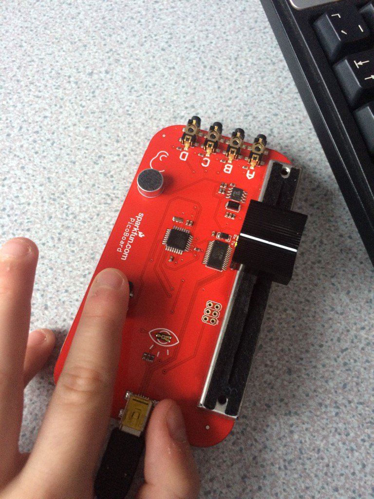 ShirePrimary's tweet photo. Year 4 pupils using #sensors on #picoboards with @ChrisWilde78 #coding #physical #computing #scratch https://t.co/eoWv7eFqKm