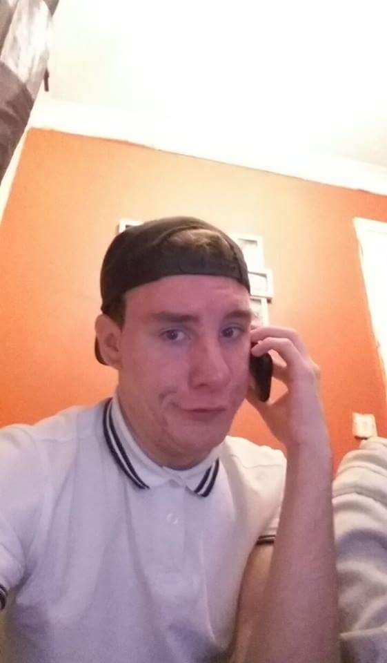 dpscene96's tweet photo. they tried sending me to the mental hospital i will not go !!! https://t.co/uFizyIOj05