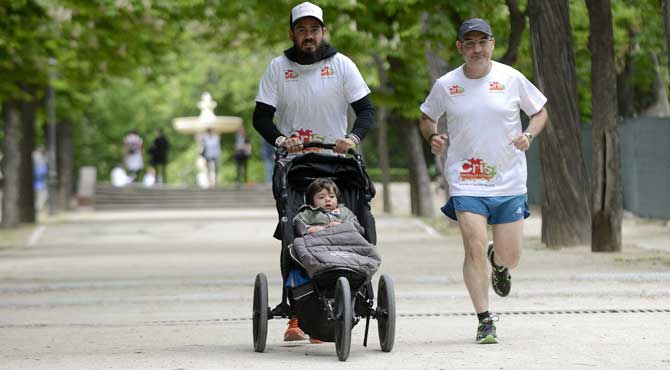 MarcaTMF's tweet photo. Isabel, con dos años y medio, correrá el maratón de Valencia para luchar contra el cáncer
https://t.co/utX8M21yUS https://t.co/CR9mlo2m19