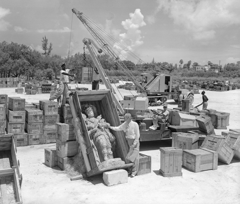 ticiaverveer's tweet photo. Medieval America https://t.co/N4f5JsMrXC the European buildings that were dismantled and shipped to US https://t.co/rVsToGVLZE