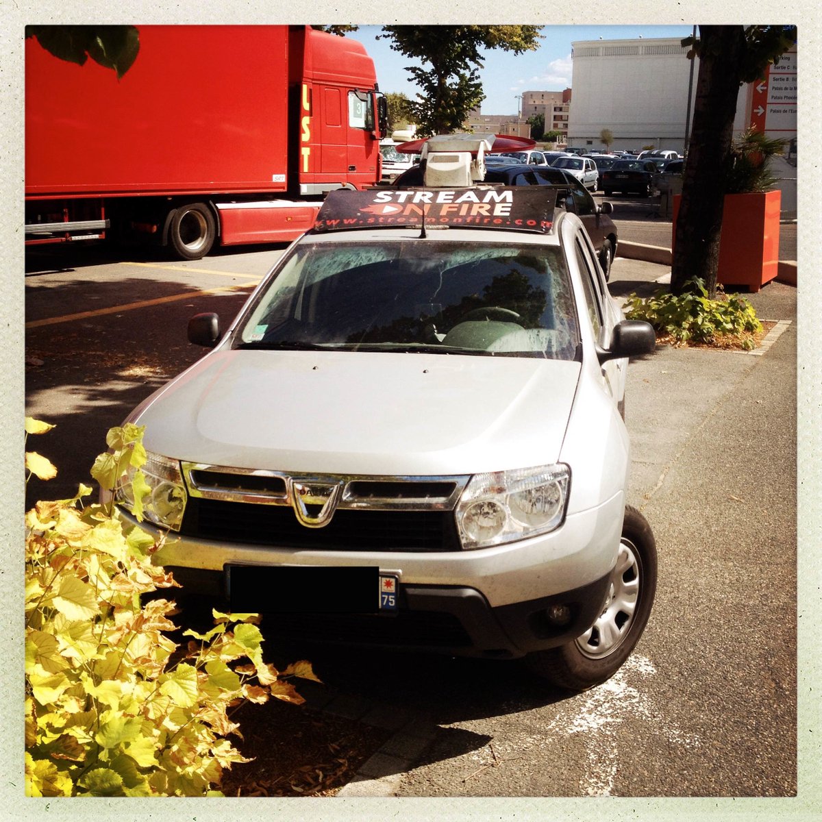 MathiasDestal's tweet photo. .@SimonPiel @olivierfaye une Dacia @streamonfire trainait à #UDTFN, en sept. Pas si mal. Merci #Riwal ;) https://t.co/Rxq2kJXNHf