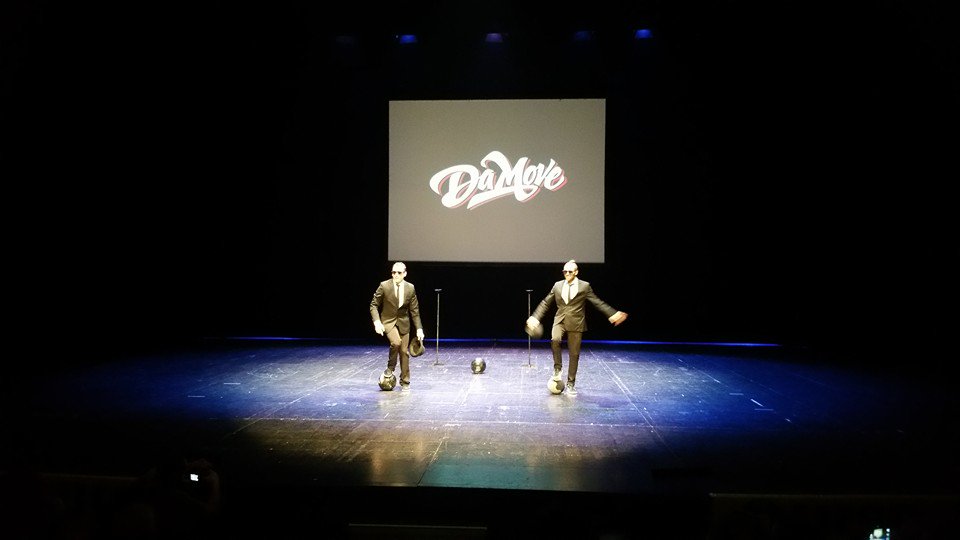 damovecrew's tweet photo. Ieri abbiamo portato il nostro nuovo show "The Blues Ballers" al Teatro Elfo Puccini di Milano!
#DaMoveCrew https://t.co/dN2G4mYwMV