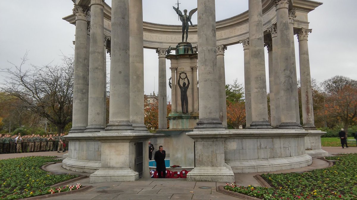 Stantonite_News's tweet photo. The wreath laying ceremony begins at the National Welsh War Memorial. #uswmemorial https://t.co/OVEWecJ5Wt