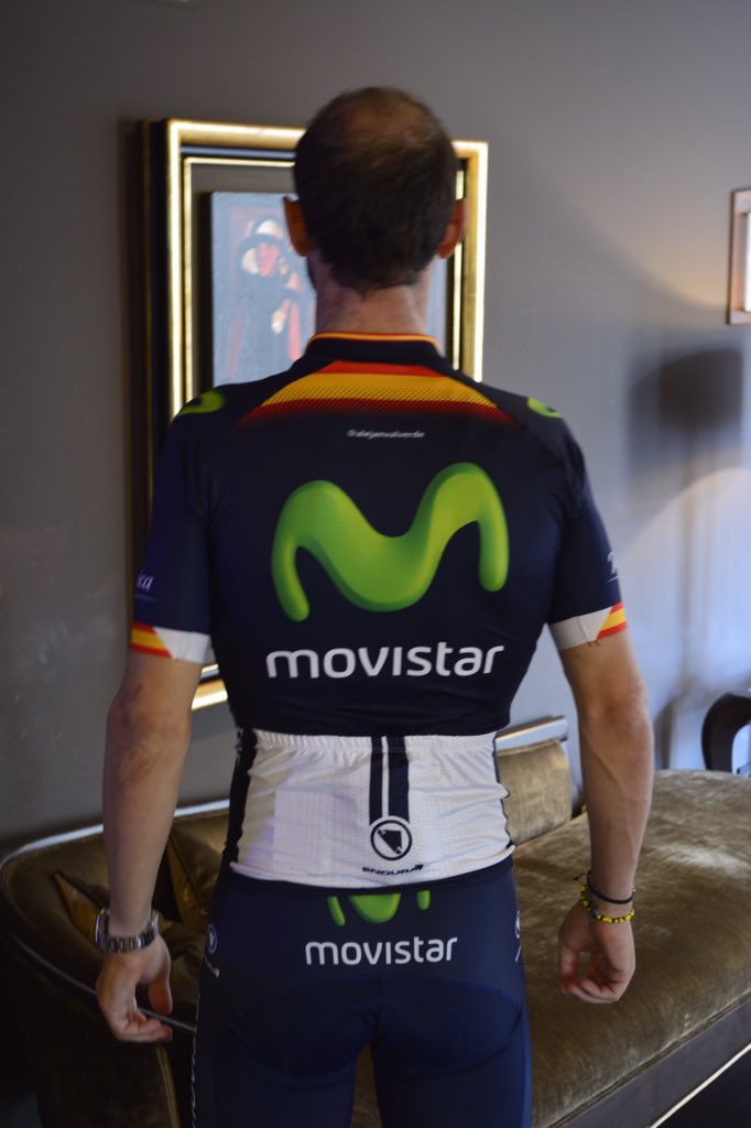 Movistar Team på Twitter: ".@alejanvalverde ya ha su maillot de de España 2016. En la con las medias @Sportlast. https://t.co/SKM99Sy1UF" / Twitter