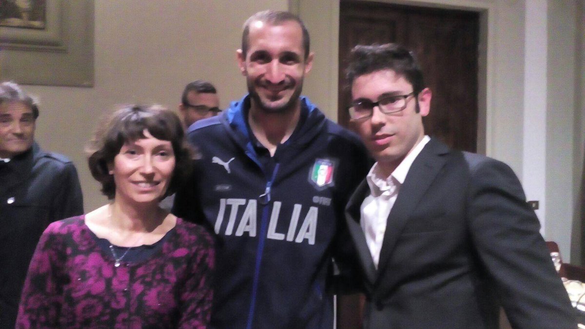 Arezzo Notizie (@arezzonotizie) on Twitter photo Strage #Heysel, l’Italia ritira la maglia 39. Incontro tra <a href="/AndreaLorentini/">Andrea Lorentini</a> e <a href="/chiellini/">Giorgio Chiellini</a> arezzonotizie.it/attualita/stra… Strage #Heysel, l’Italia ritira la maglia 39. Incontro tra <a href="/AndreaLorentini/">Andrea Lorentini</a> e <a href="/chiellini/">Giorgio Chiellini</a> arezzonotizie.it/attualita/stra…