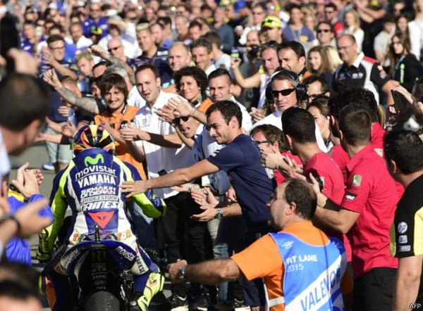 BNurmansah's tweet photo. The real people's champion 2015 @ValeYellow46 https://t.co/VKLmA6RpVH
