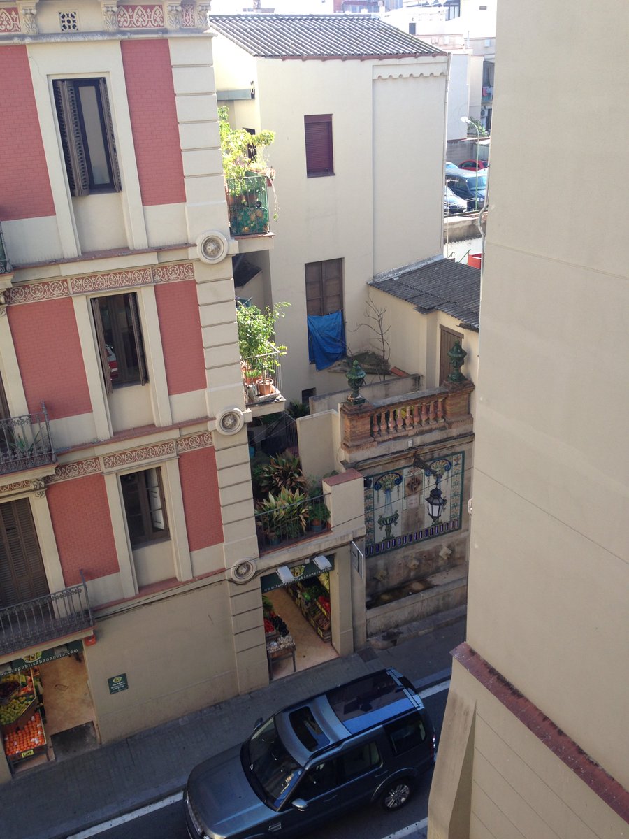 lifestyleawaits's tweet photo. The Apartment Matchmakers are on tour! #Barcelona https://t.co/dI2y5xe341
