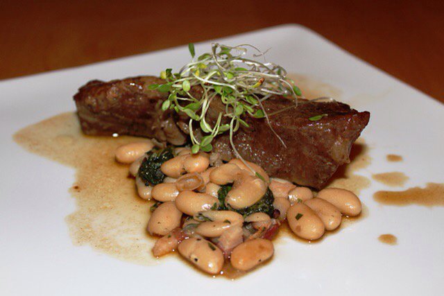 dwinloes's tweet photo. Braised Beef Short Ribs with White Bean Ragu #DavidsKitchen https://t.co/CSSb0bEk9F