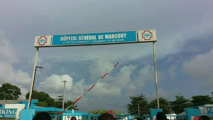 Mamzelle_Aiida's tweet photo. Et pendant ce temps #EnCIV les habitants de marcory marchent vers l#HGM pour dénoncer les sages femmes diaboliques😠 https://t.co/cxEANMUHN0