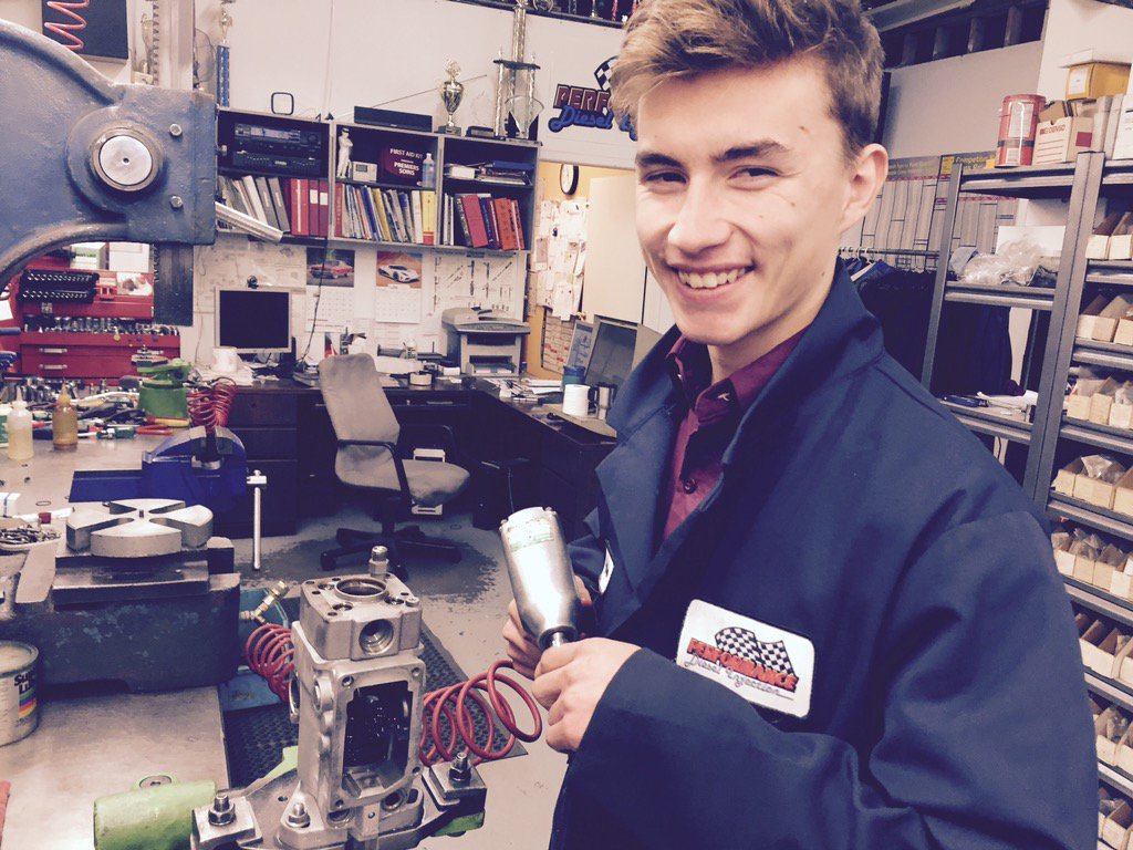 NantyrCo_op's tweet photo. Disassembling an injector from a VW TDI @ #PerformanceDiesel, Dylan H. learning the industry. @nsstritons https://t.co/SGCxCWlfo3