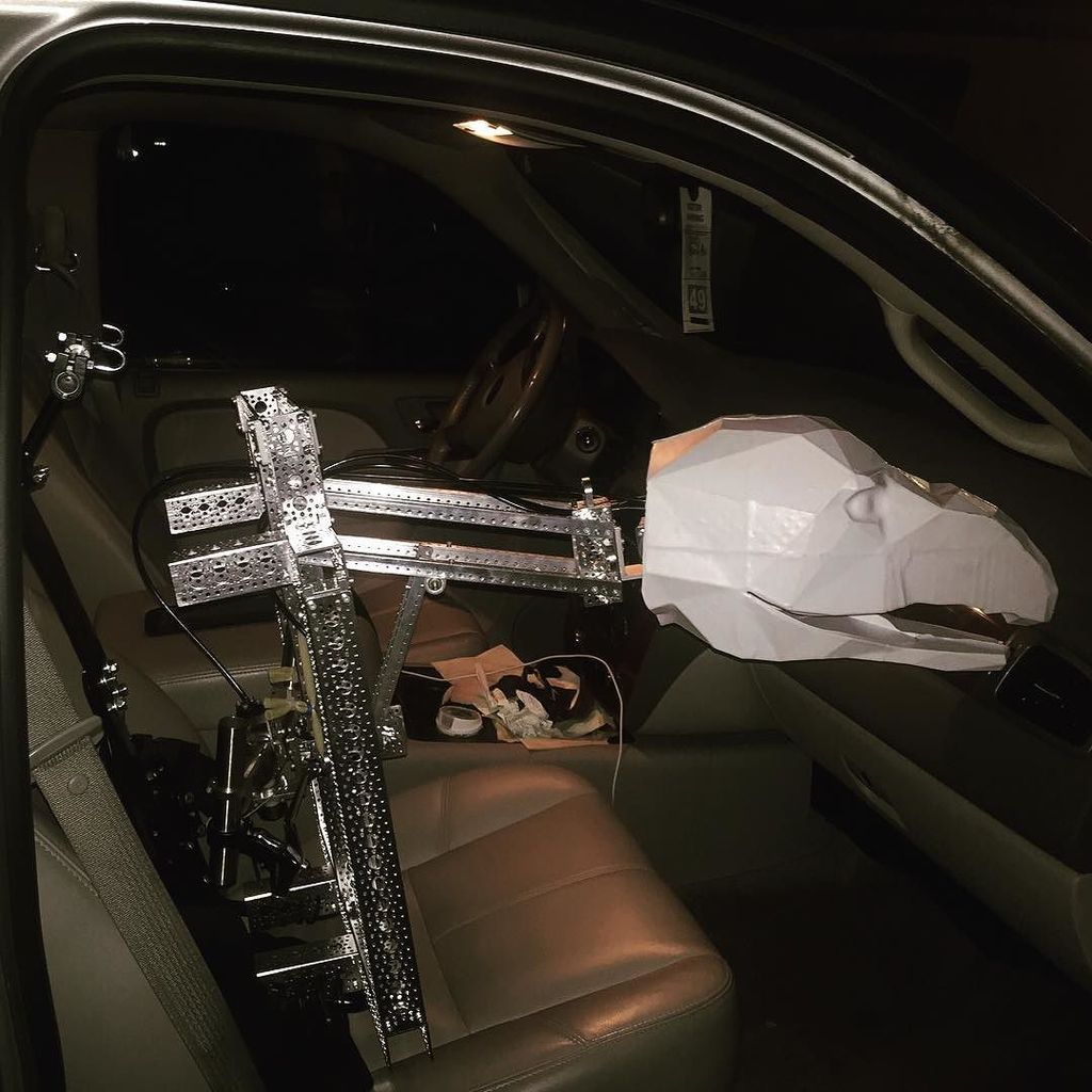 VexFX's tweet photo. Taking the #Animatronic #Skeksis for a drive.  Hard to see here, but everything is now hooked up to a harness (whic… https://t.co/xrFcwYdsI0