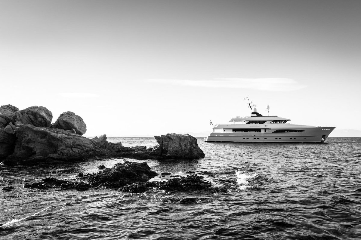 VripackDesign's tweet photo. #AlumerciA: best refit of 2015 according to @boatint - a better boat in less time! https://t.co/4CmulBrFpR https://t.co/a8dBGUJWmq