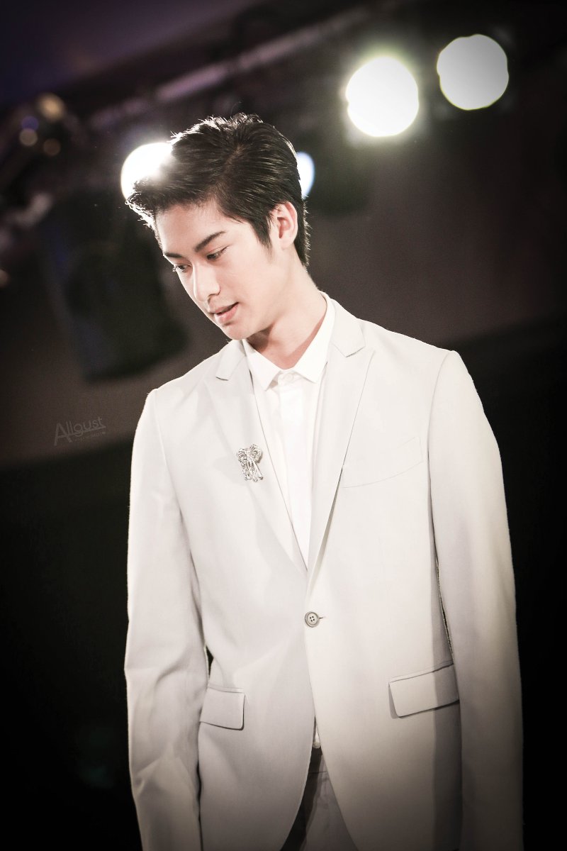 Allgust_0831's tweet photo. ขอขอบคุณ #JudithLeiber นะคะที่มอบโอกาสดีๆให้ @AugustZu ได้มาร่วมเดินแบบในวันนี้ ^/|\^ #เดือนแปดแหวกไทม์ไลน์ https://t.co/Z53ZUuUyad