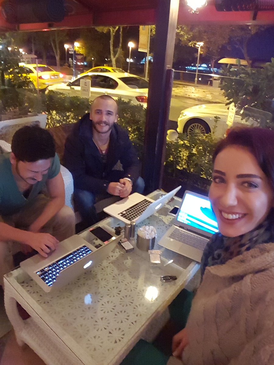 CevherOfficial's tweet photo. Ekibi çalıştırıyorum @nizargunurun @hsnkaan
#homeofis #computer #work #socialmedia #backsteage #istanbul #fenerbahce https://t.co/a0jurUTvc7