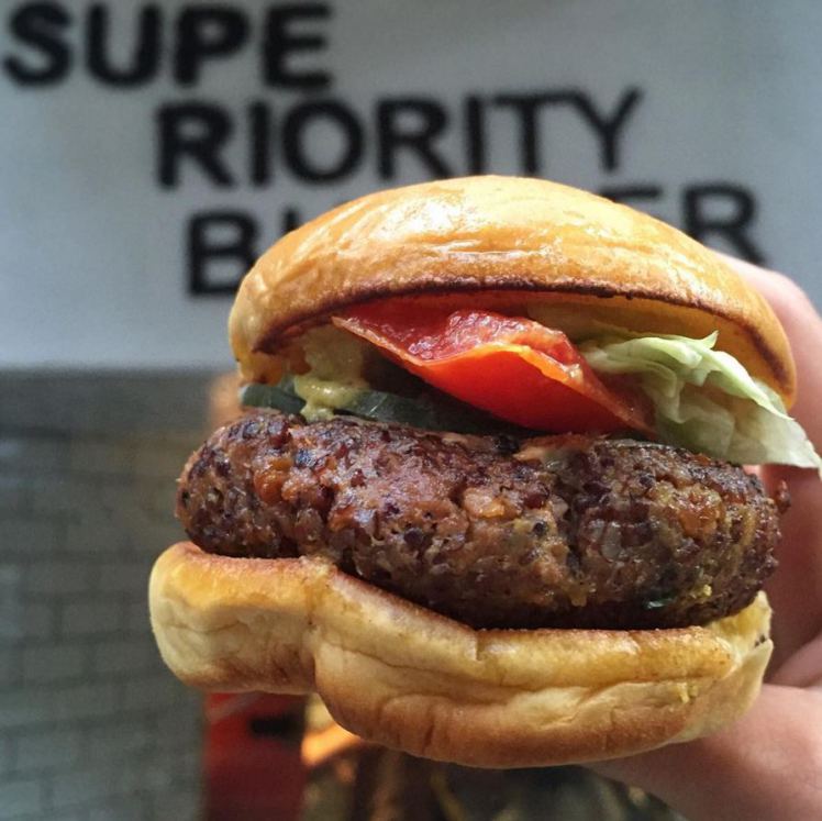 MetroUK's tweet photo. The best burger in the world has been announced – and it has no meat in it https://t.co/ogBC2ReD6D https://t.co/vSO9xYrmpZ