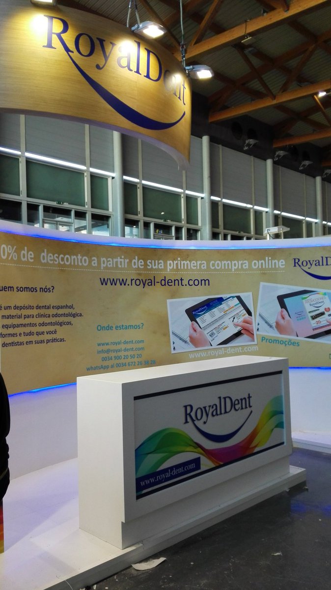 Royal_Dent_'s tweet photo. Estamos preparando nuestro stand 44-46 en #expodentaria #congresoomd #Lisboa #dentistas Buen trabajo @desalonsbcn https://t.co/lg87XNdiv2