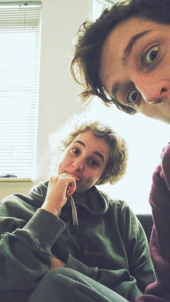 01011001m's tweet photo. Surprised faces when figuring out features of my OPx!  #AmazingNewPhone #Love #Procrastination #DarnThisThesis https://t.co/o4kRmVk753