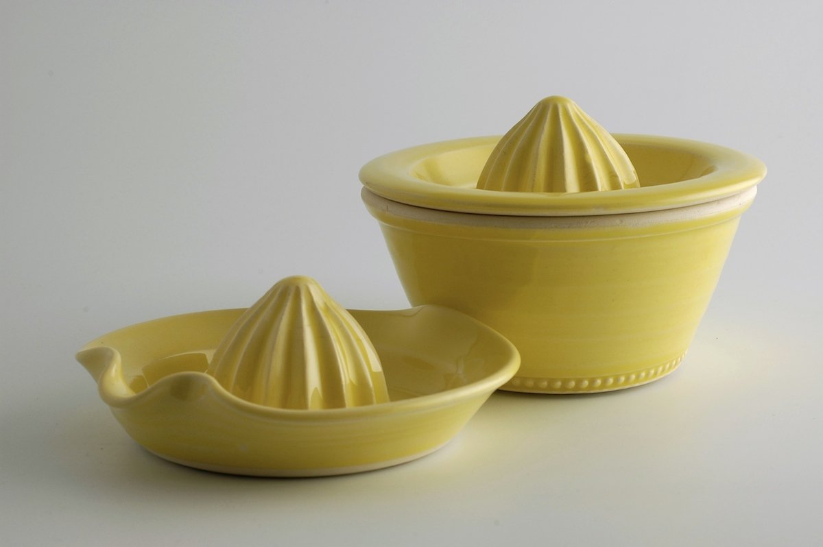 make_southwest's tweet photo. Elegant pots, cups &amp; lemon squeezers #ceramics by John Wheeldon #MAKE2015 @devonguild PV Fri 6pm #http://ow.ly/UqRRw https://t.co/BA8YCmvOK5