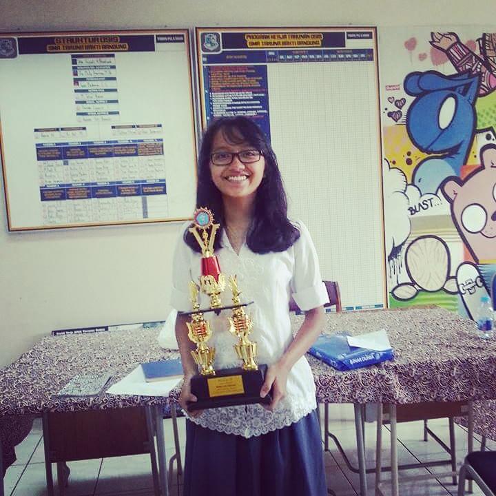 Nabila from XI-1 has won the 3rd prize in Kana Master competition in Maranatha University.