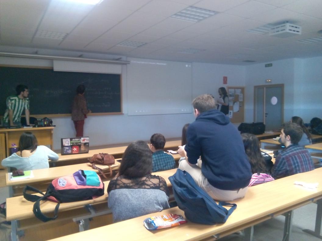 MAEFCOM's tweet photo. #agoraFcom @AlfonsoGTorres  nos explica cómo hemos llegado a la LOMCE @AlumnosFcom https://t.co/X4WtzfBpzP