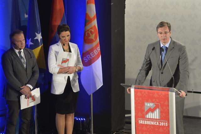 avucic's tweet photo. #Srbija гледа у будућност, желимо да свима буде боље, да живимо боље.
#Srebrenica2015 https://t.co/9gmCZG2J1Z