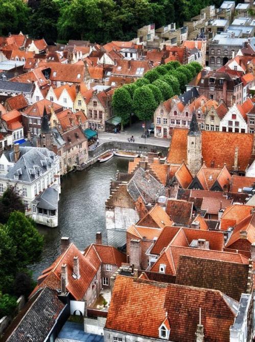 _Paisajes_'s tweet photo. En todo el centro de Brujas (Bélgica) https://t.co/uJRqUClWJZ