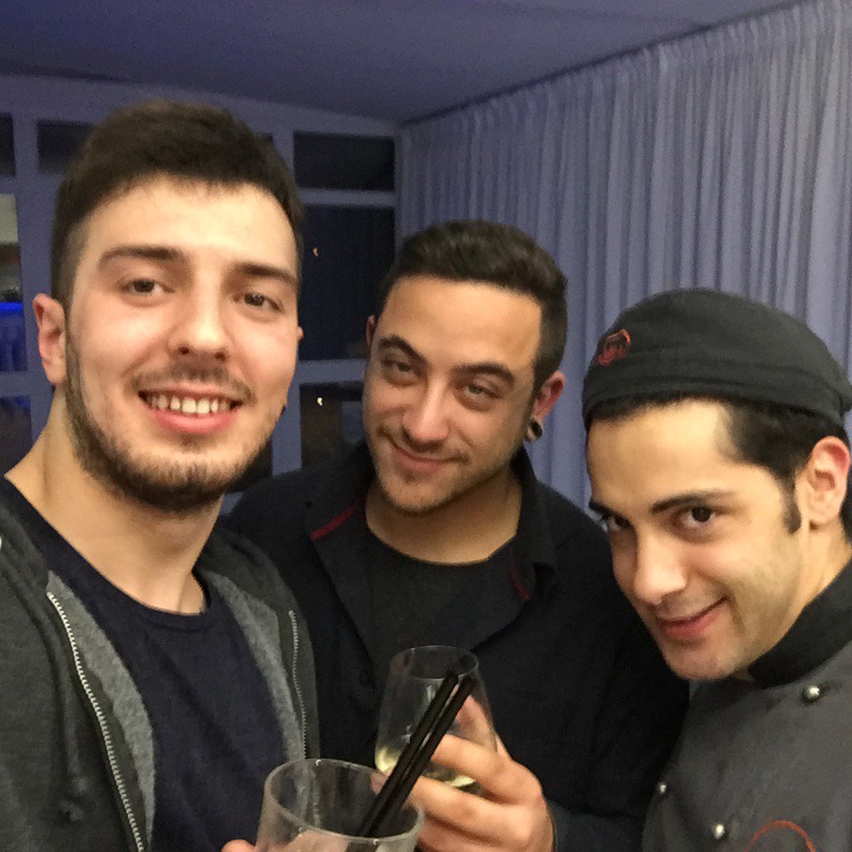 Max2991's tweet photo. @obafreak @vk_luis Sembriamo dei maniaci haha #Tentazione #RestaurantGourmet #facciedaescile #Luismaiale https://t.co/XlXxwoFomu