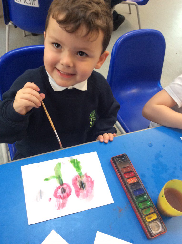 Year6LLTPA22arc's tweet photo. We have been busy making poppies for Remembrance Day #RemembranceDay2015 #noplacelikelimetree https://t.co/0qAzPCQzYt