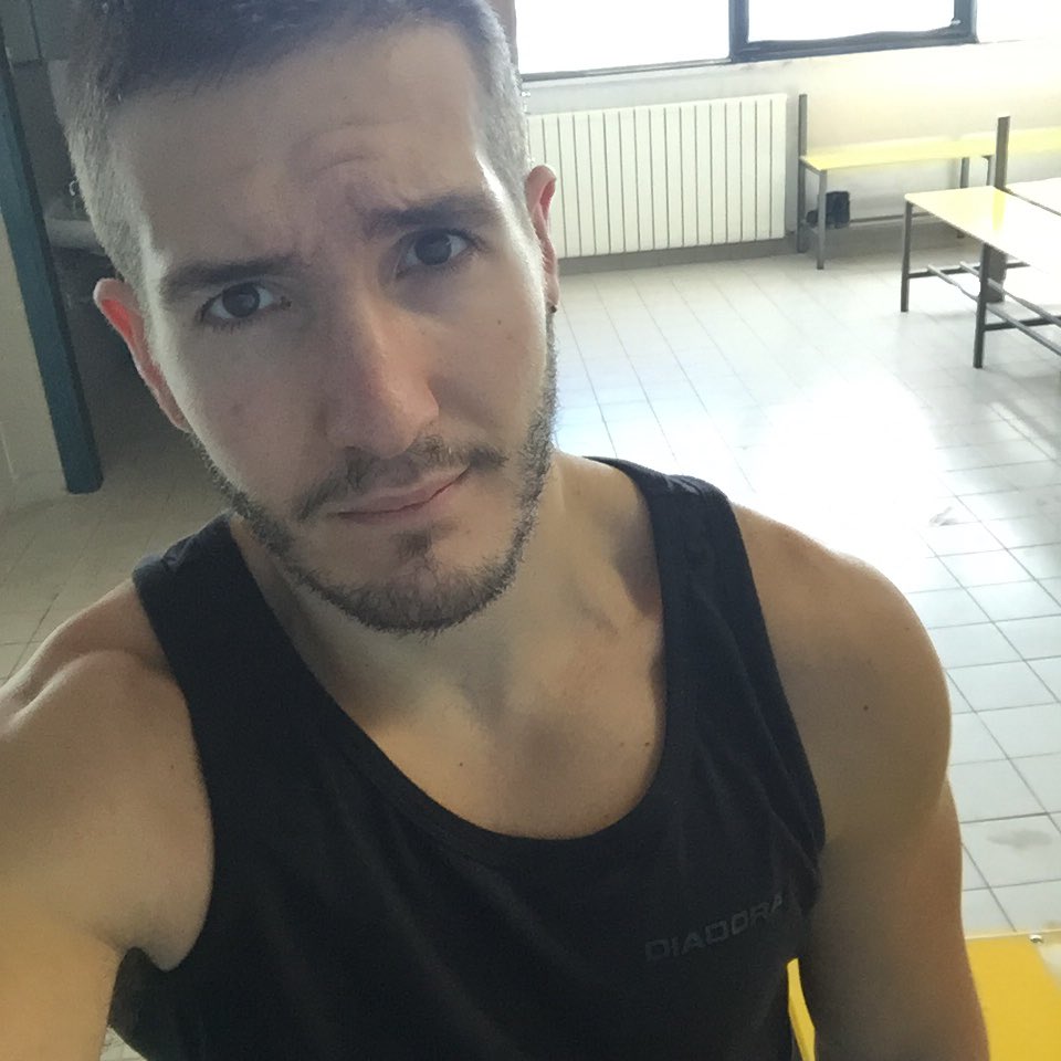 iamjohnlan's tweet photo. Ho accorciato troppo la barba. #gocallthepolice https://t.co/1z1HrsovXU