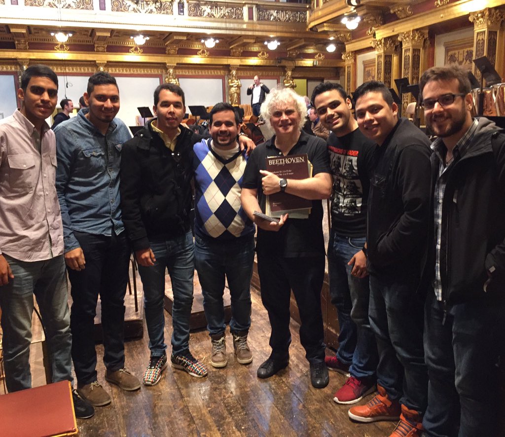 Que honor haber estado presente en un ensayo de la Philarmonica de Berlín y conocer al Maestro Simon Rattle