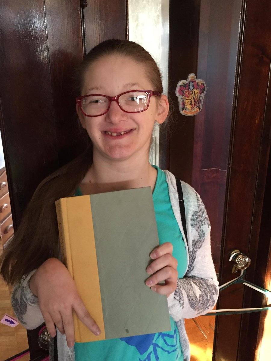 Paul_Offhaus's tweet image. Congrats 2 #SourceofJoy Abigail 4 FINISHING THE #HARRYPOTTERSERIES!!!  #proudpapa #onehappygirl @HarryPotter #book7