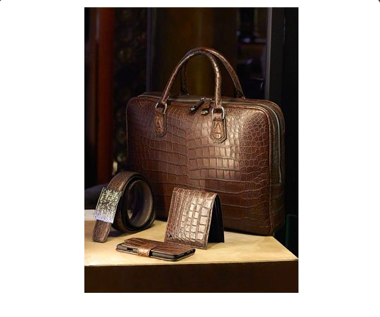 araldi1930's tweet photo. Working on the upcoming opening of our new corner at the #HotelDanieli in Venice.
#araldimilano #leathergoods https://t.co/aUD9pG8sa3
