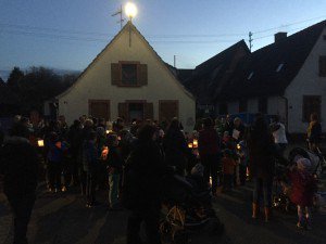 Martinsumzug des Kindergartens feuerwehr-minfeld.de/2015/11/11/mar…