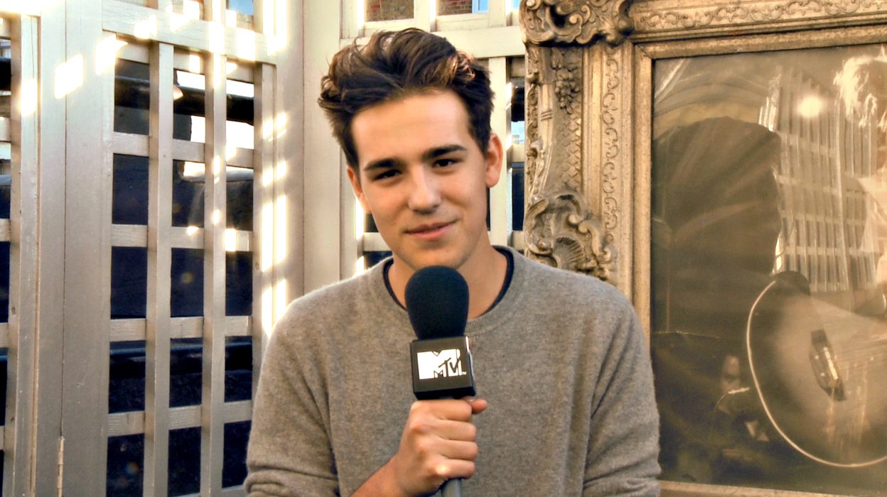    HAPPY BIRTHDAY Here\s a bday treat for all your fans >>  