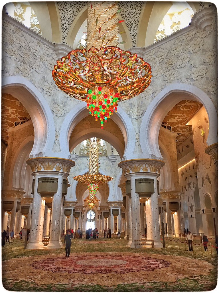 ReiskrantRon's tweet photo. Zal niet lang duren eer Abu Dhabi Dubai voorbij streeft met alles wat ze heeft te bieden aan spectaculairs! https://t.co/gSNSfyZkWa