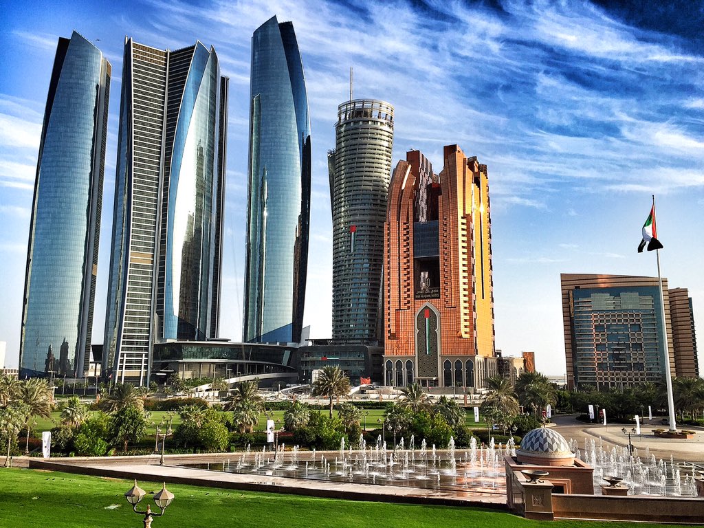 ReiskrantRon's tweet photo. Zal niet lang duren eer Abu Dhabi Dubai voorbij streeft met alles wat ze heeft te bieden aan spectaculairs! https://t.co/gSNSfyZkWa
